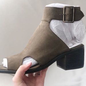 Sole Society Tally Block Heel Sandal Size 10 Green